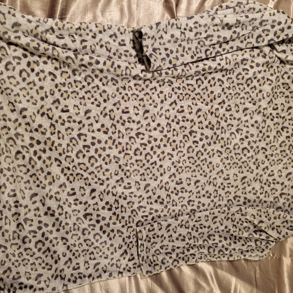 Leopard Print Hooded Robe - Picture 2 of 2